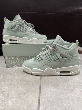 Size 6 - Air Jordan 4 Retro in Seafoam and Metallic Silver